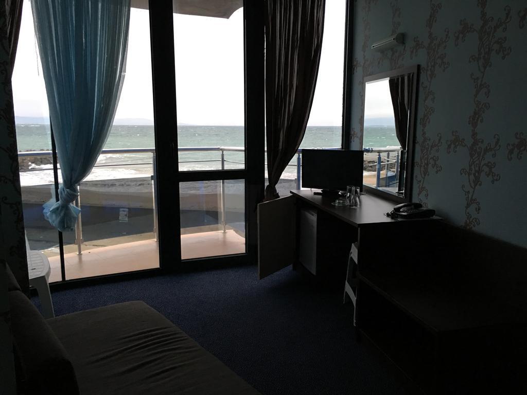 Sunny Bay Beach Hotel Pomorie Esterno foto